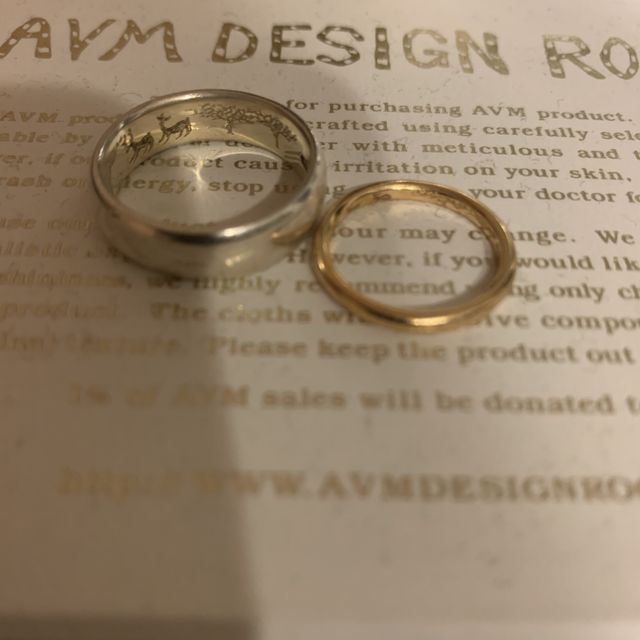 見た目は全く違いますが、内側の夫婦の鹿デザインがお揃いです。