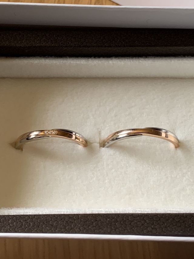 結婚当初の指輪が破損し、新しく買い直しました。
