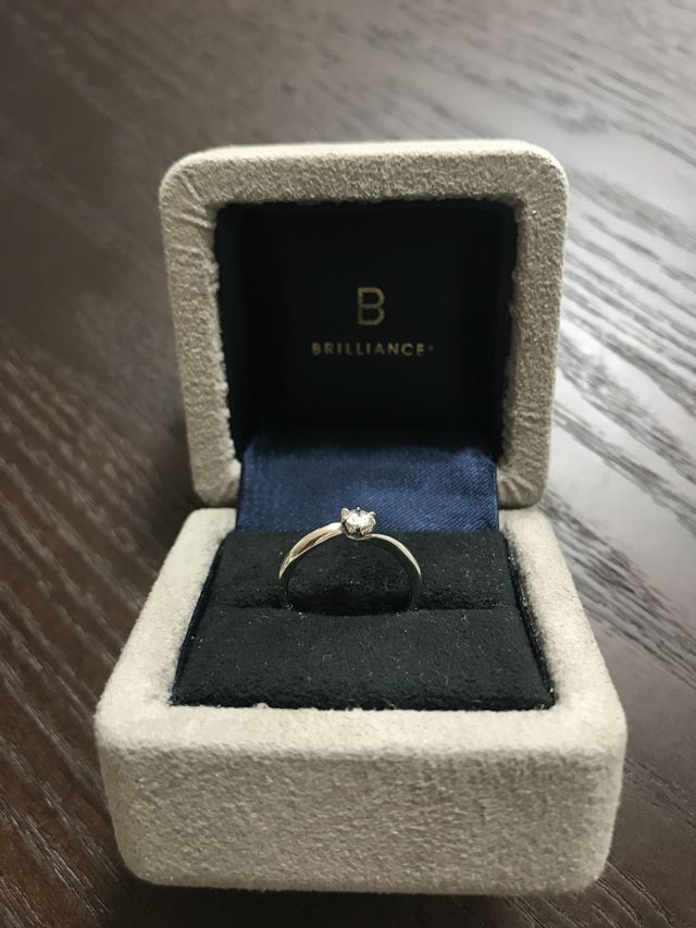 ダイヤモンドの輝きがとても引き立つリングでした。