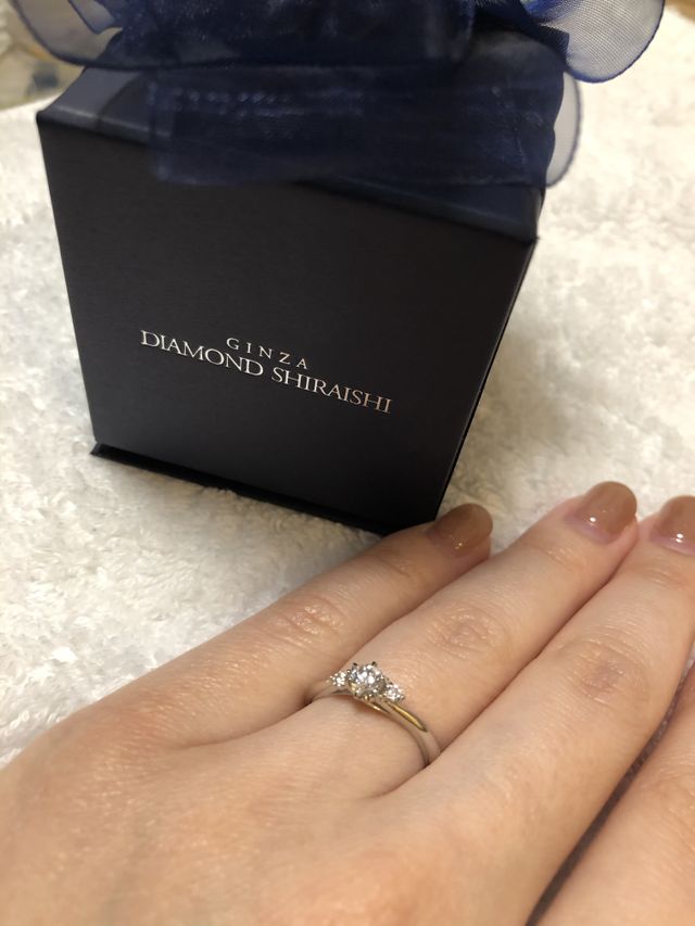 すごくダイヤが光っていて素敵な指輪です。