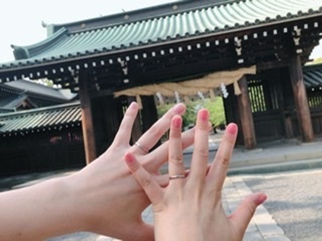 斜めのラインが入っていて、ペア感の出るリングです(^^)