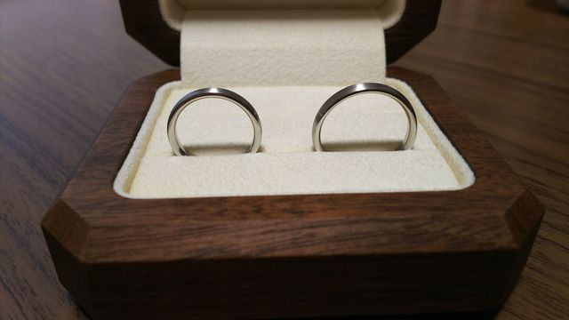 ヘアライン加工を依頼し、素敵な指輪を作っていただきました！