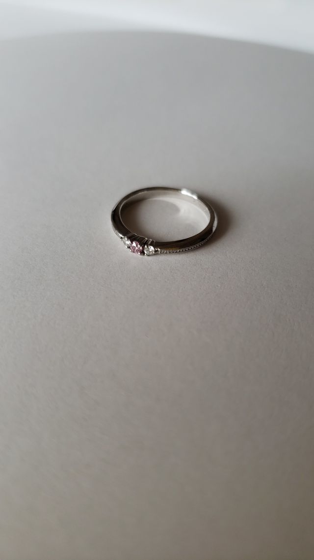 よく見ると小さな♡マークがデザインされています