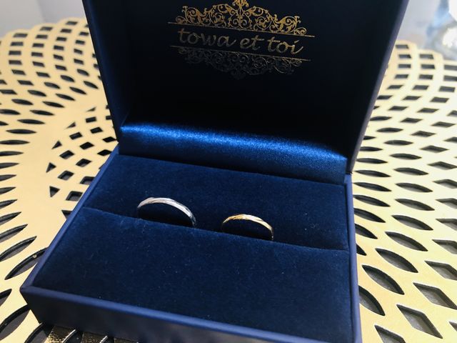 購入時の専用ボックスと結婚指輪です