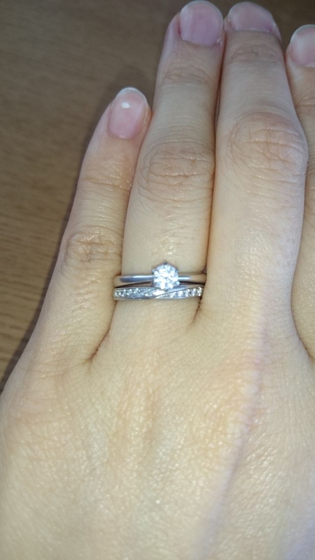 エンゲージリングとマリッジリングです。