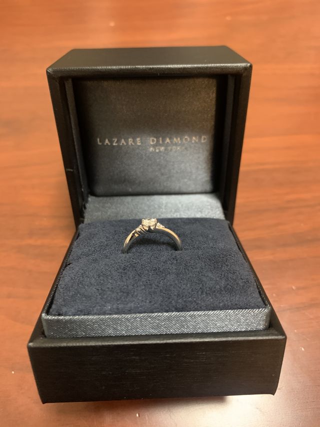 外しておく際はこちらの箱に座らせています。