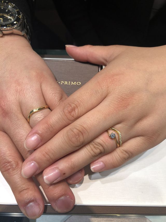 人とかぶりたくなかったため、イエローゴールドにしました。