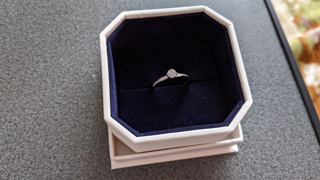 ガラスケースの蓋には名前と日付を印字してもらいました。