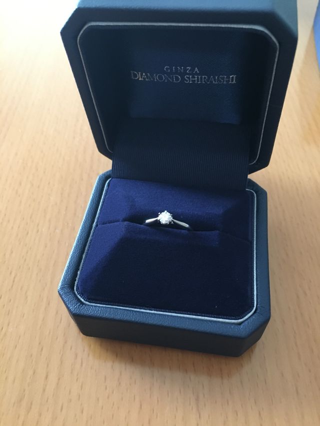婚約指輪です。
