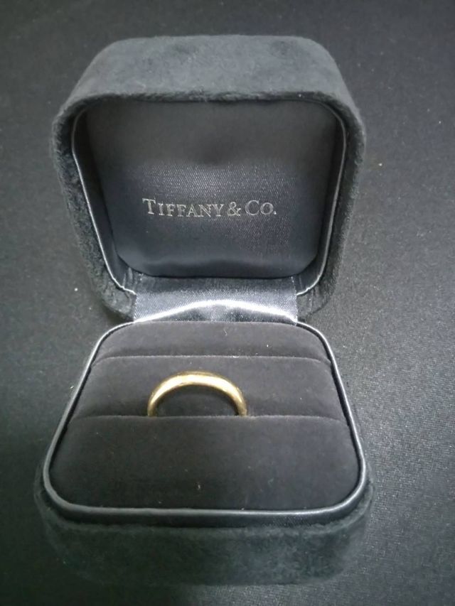 ゴールドのリングです。