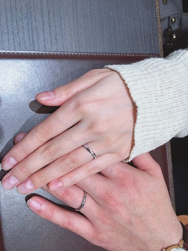 女性用はダイアモンドのキラキラが素敵です。