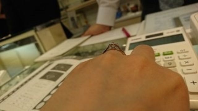 横から見ると少し高くなってます