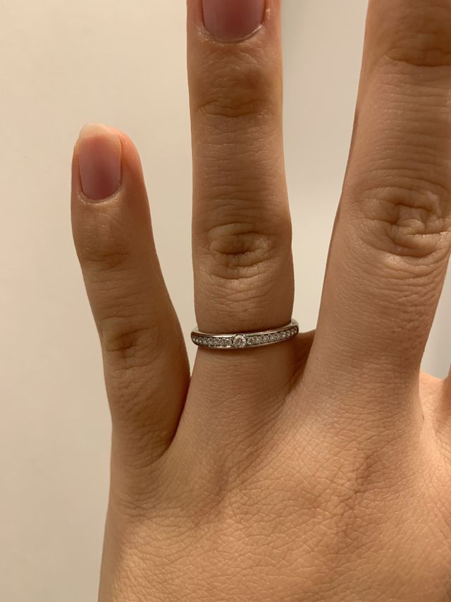 多くのダイヤモンドが入っていて、輝きがとても綺麗