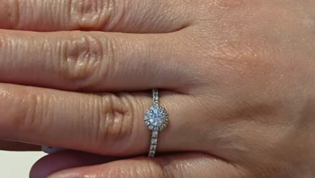 ヘイロー ガーランド ダイヤモンド エタニティタイプ リング