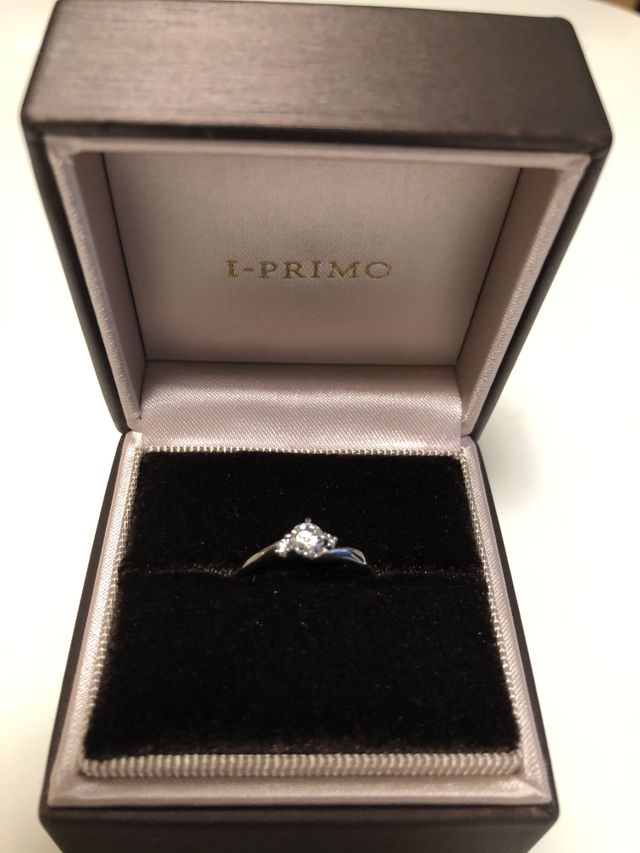 婚約指輪として購入しました。
