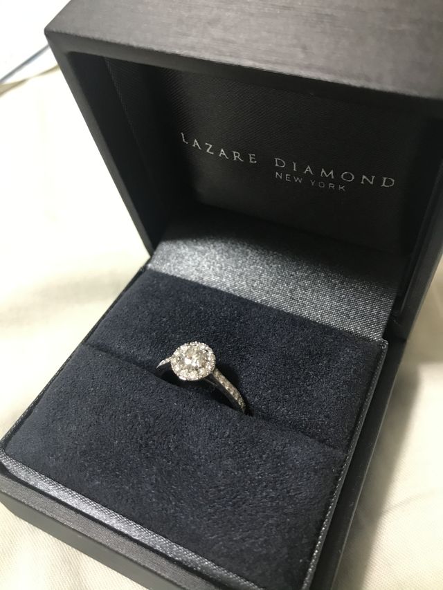 存在感はありつつ、目立ちすぎない0.4カラット
