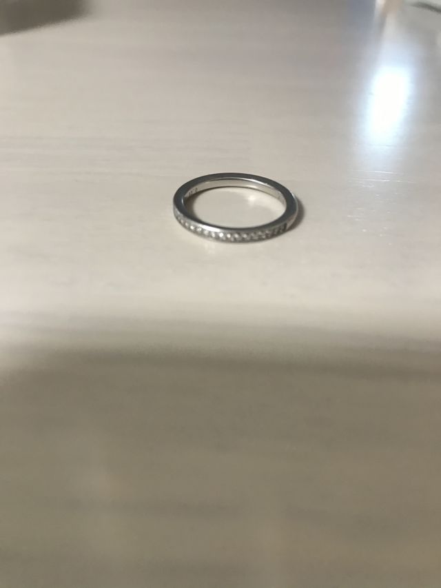 ハーフエタニティの婚約指輪です。