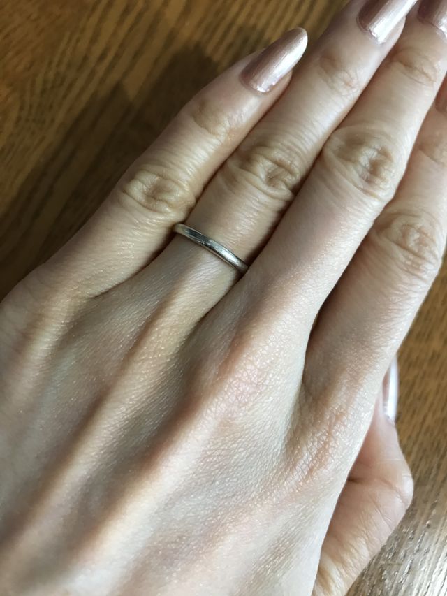結婚指輪の着用写真です。