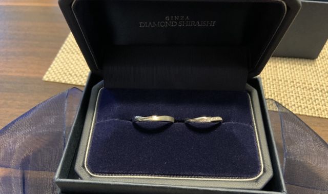 シャイニングフロー(左)とスターリー(右)