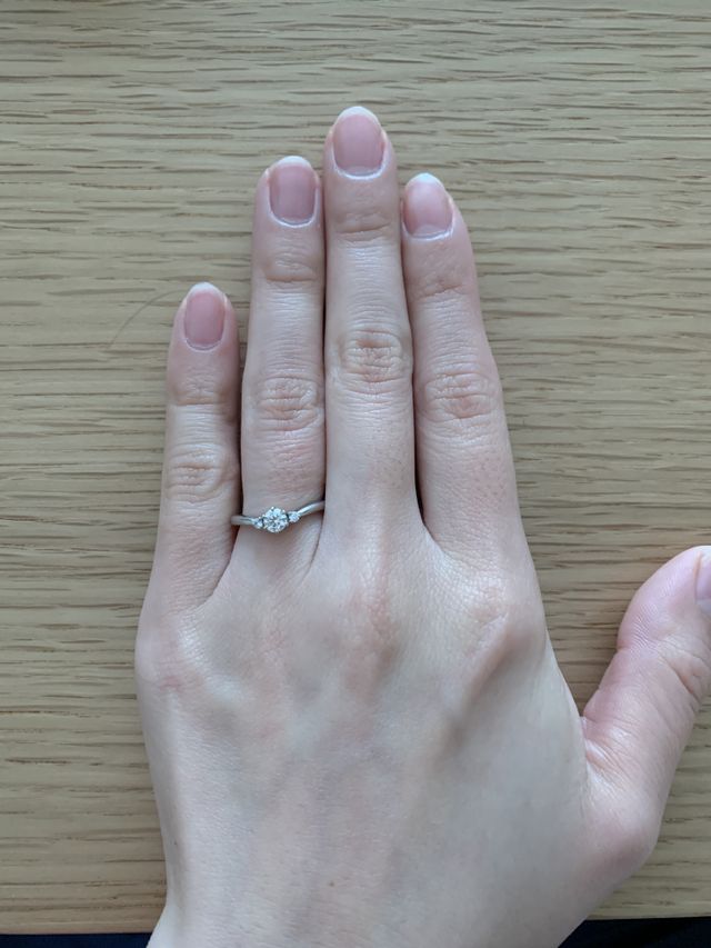 アイプリモで購入した婚約指輪です。
