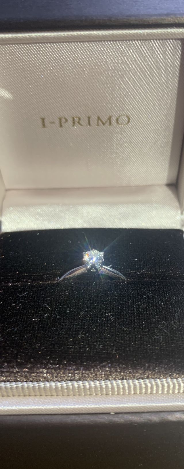 婚約指輪を渡した後、記念に指輪を撮影しました！