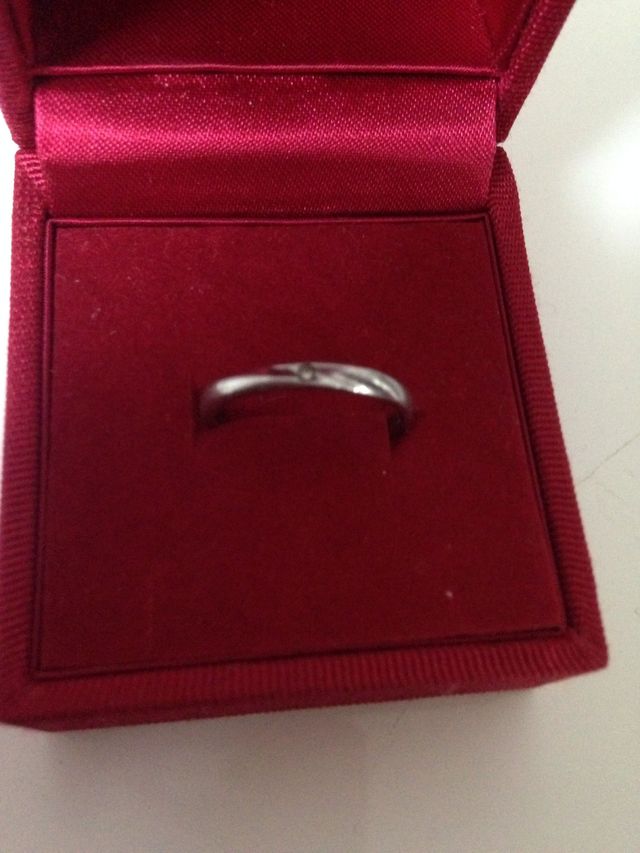 少しウェーブが入ったような凝った作りになっています。