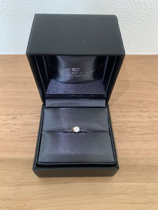 婚約指輪です。