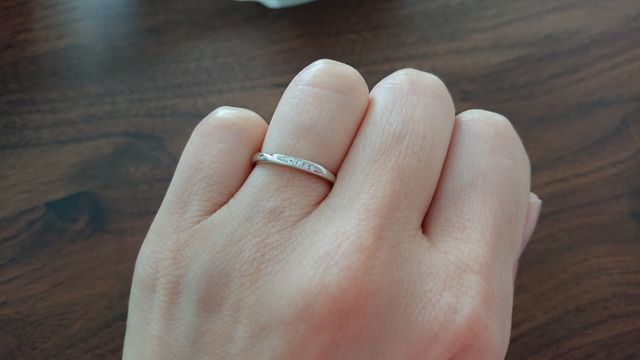 「雪佳景(せっかけい)」のデザインです。素材はプラチナです。