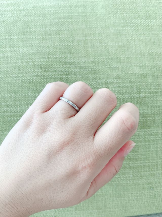 3粒ダイヤを入れた結婚指輪です。