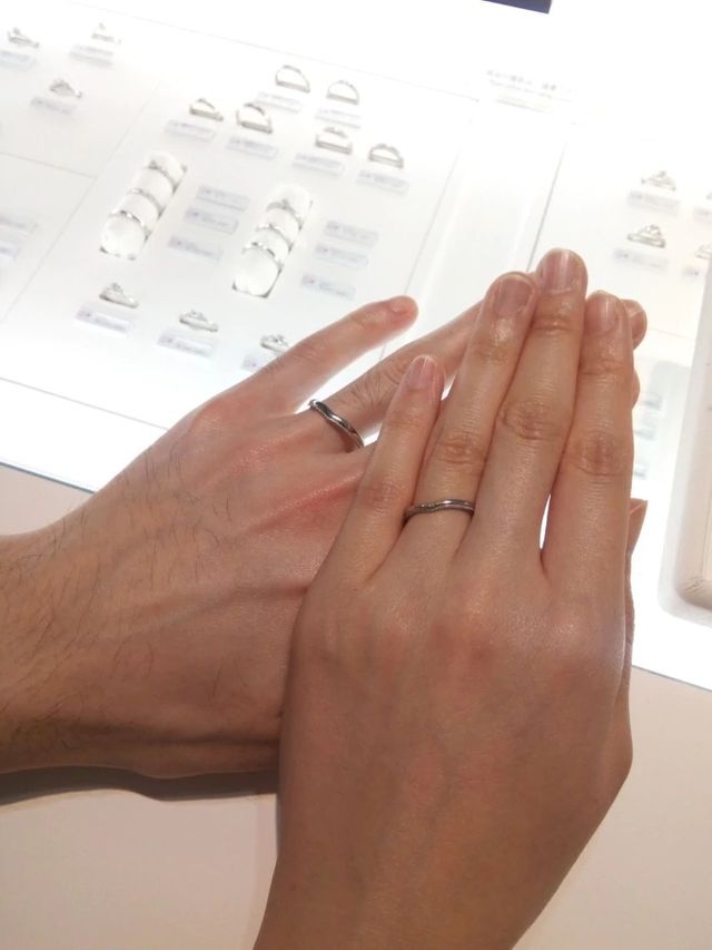 V字のシンプルなデザインです