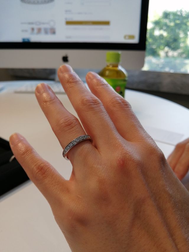 サンプルリングはイミテーションですが、違和感ないです。