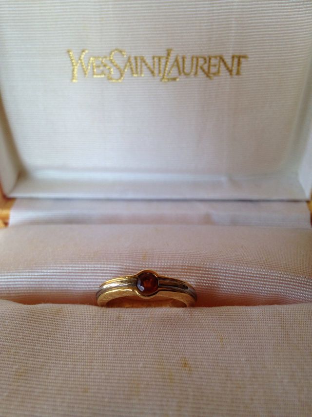 少し太めですが肌に馴染む色なので普段使いができます。