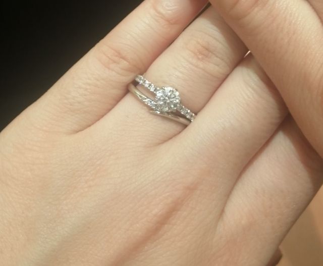 指がキレイにみえる指輪