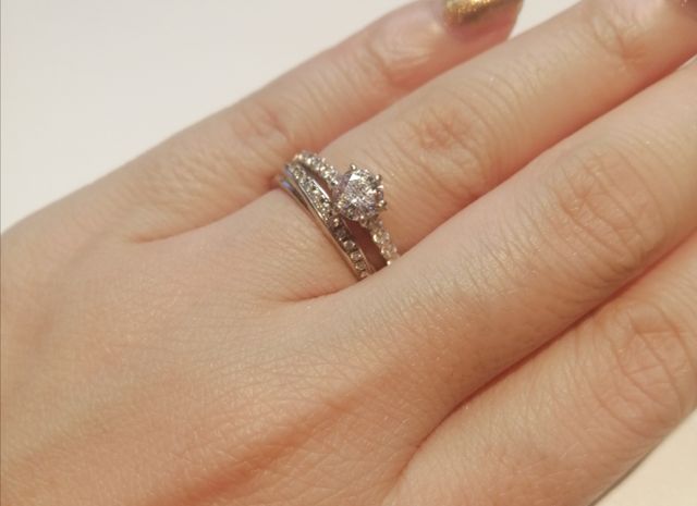婚約指輪がブリリアンスなので、それに合う結婚指輪を探しに。