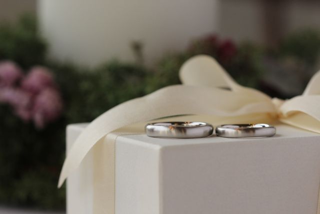 ith様より頂いたリング写真。揺らぎのあるデザインが美しい。