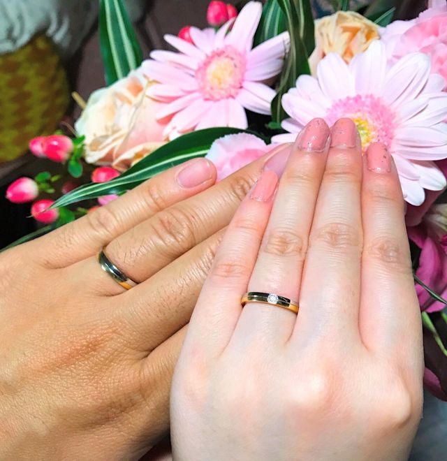 幅は女性が2.5mm、男性用が3.2mmです。