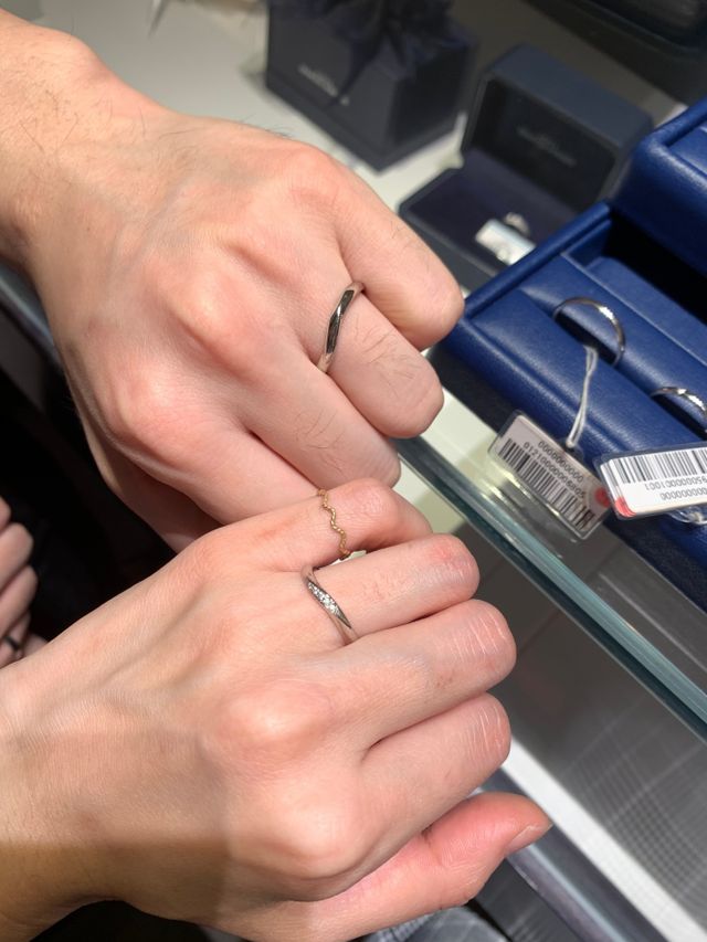 気になっていたウェーブのデザインの指輪。