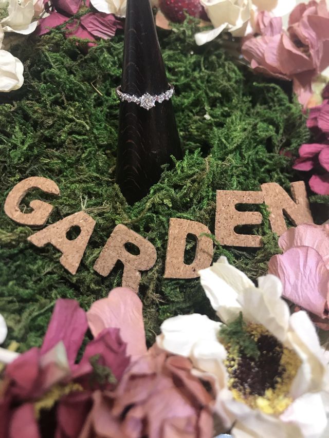 購入時に店舗で素敵な背景と一緒に撮らせていただきました。