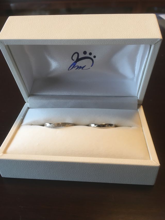 お店で頂いたケースに入れて。