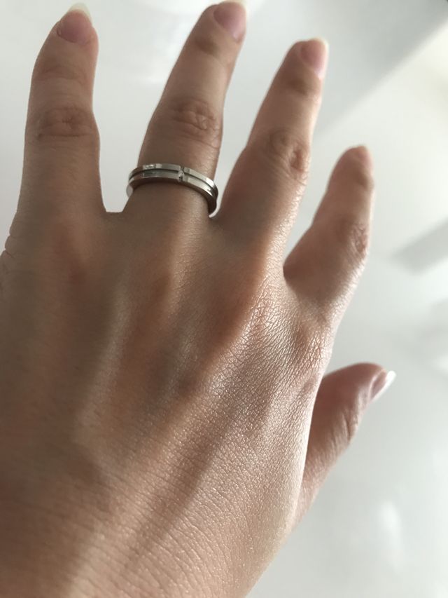 指輪を着用したときの写真です。