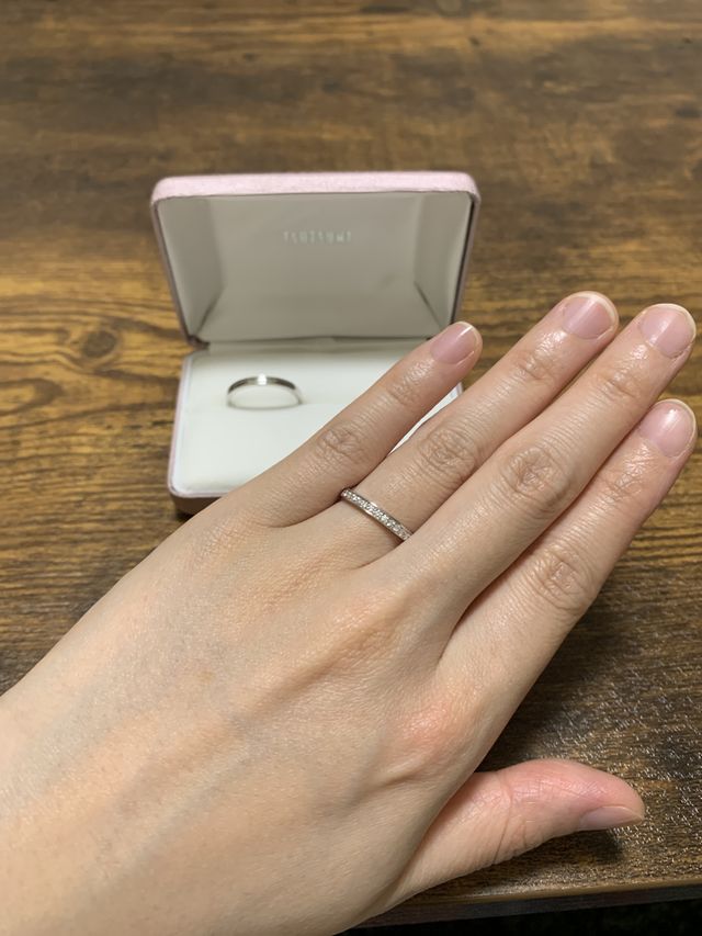 ダイヤモンドの輝きがよい
指がきれいに見えるデザイン