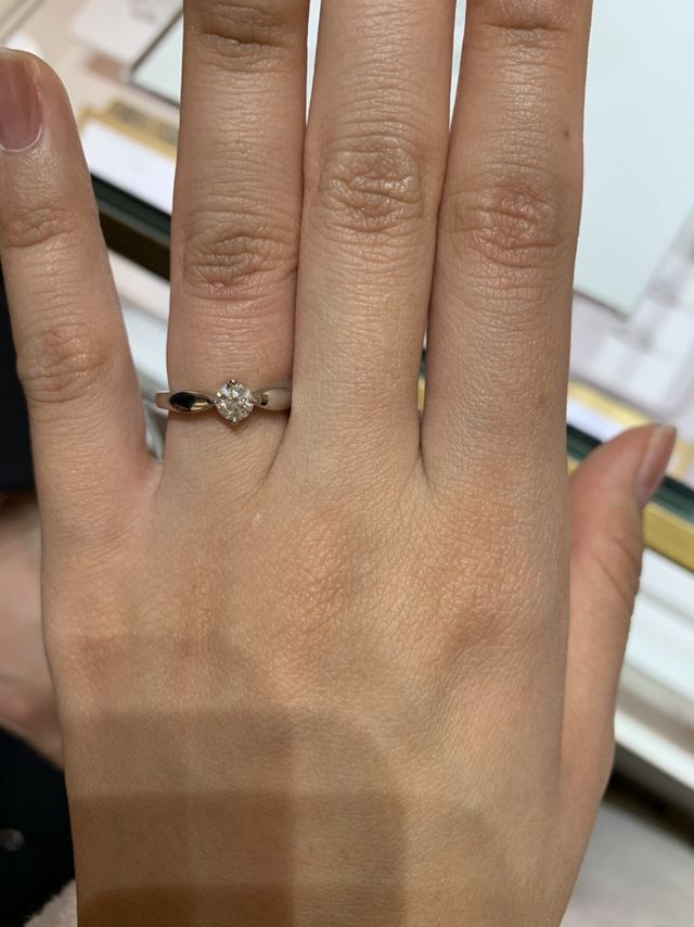 真ん中ダイヤの王道デザイン