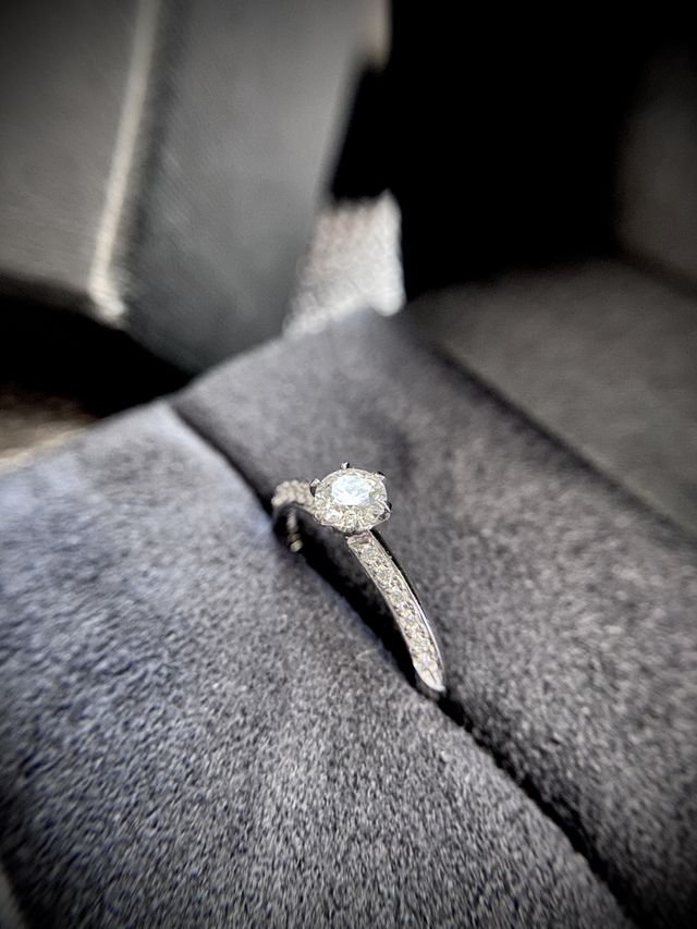 グレースにしました。
0.35ctです。