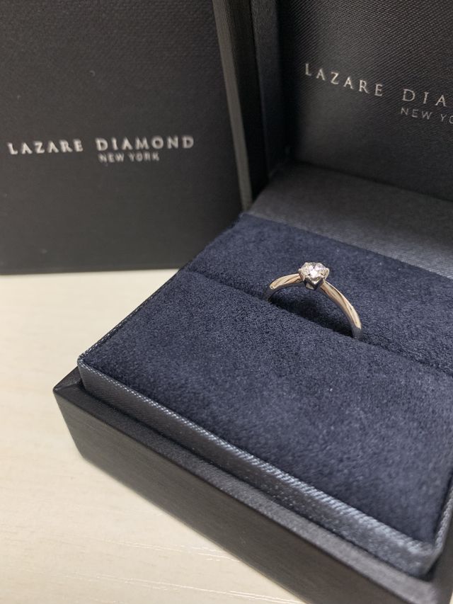 カリヨンの婚約指輪です。
写真より実物はもっときれいです。