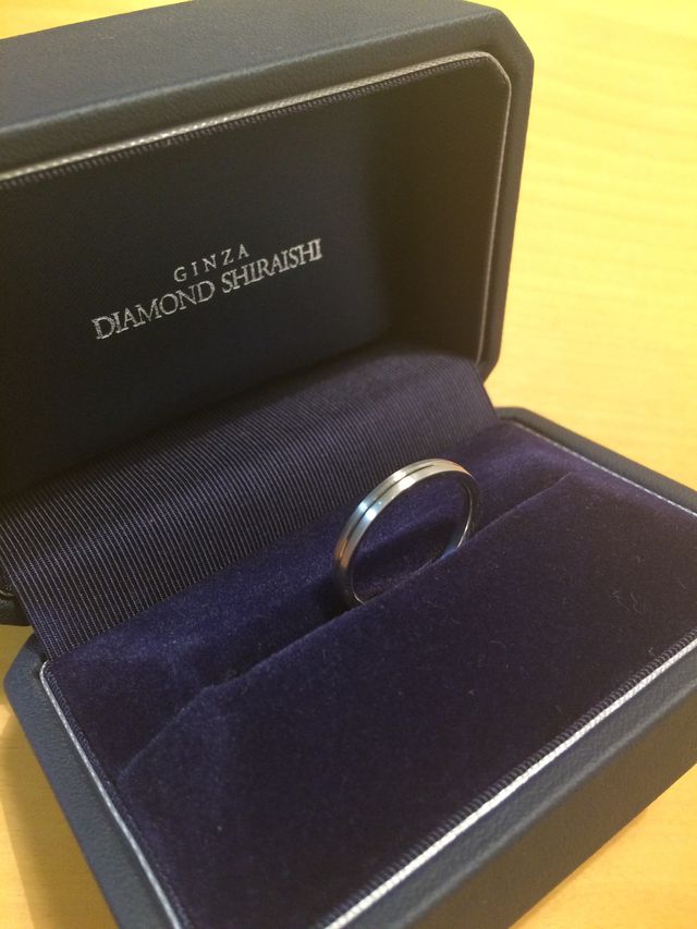 ヘアーライン加工ありです。