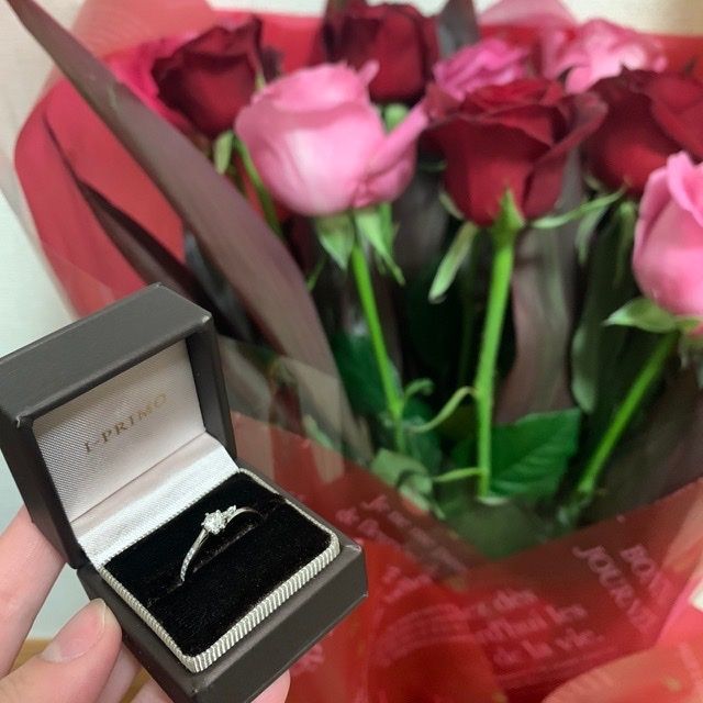 プロポーズの時の花束と共に。