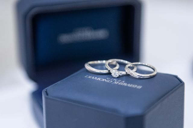 デザインもよくセットなので婚約指輪とも相性抜群