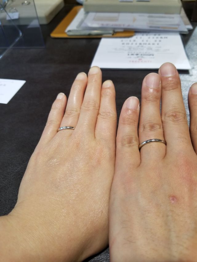 指輪の下見で来ました。