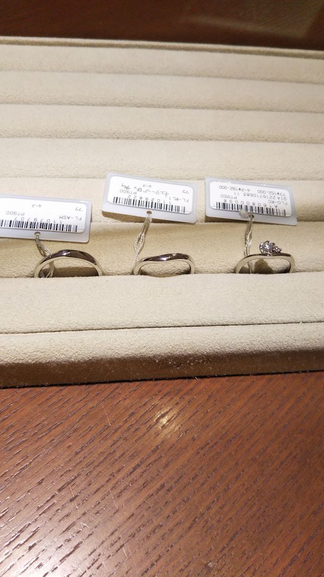 婚約指輪と結婚指輪とセットにしました。