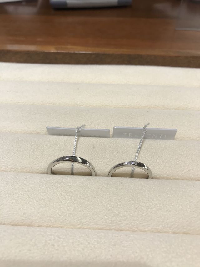 デザインにペア感があってダイヤもさりげなく綺麗でした。